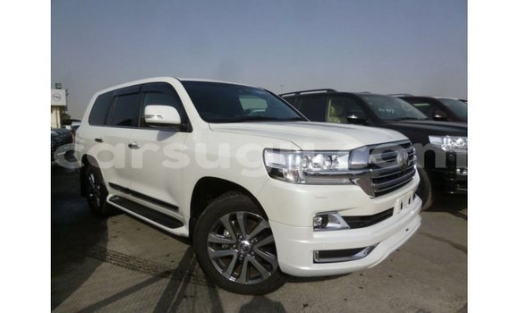 Sayi Imported Toyota Land Cruiser White Mota in Import - Dubai a Burkina Faso Sayi Imported Toyota Land Cruiser White Mota in Import - Dubai a Burkina Faso