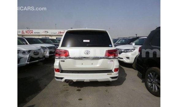 Sayi Imported Toyota Land Cruiser White Mota in Import - Dubai a Burkina Faso Sayi Imported Toyota Land Cruiser White Mota in Import - Dubai a Burkina Faso