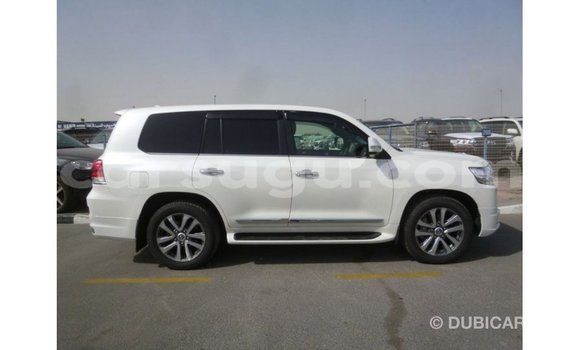 Sayi Imported Toyota Land Cruiser White Mota in Import - Dubai a Burkina Faso Sayi Imported Toyota Land Cruiser White Mota in Import - Dubai a Burkina Faso