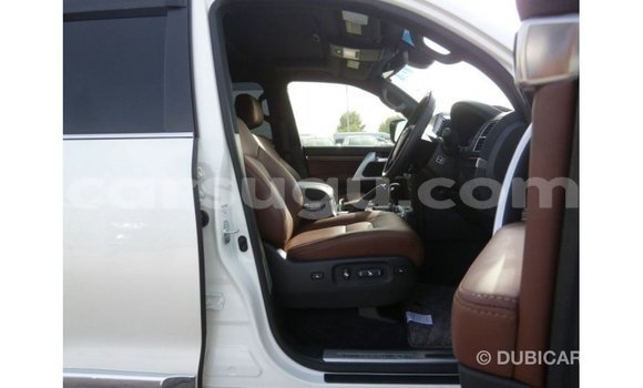 Sayi Imported Toyota Land Cruiser White Mota in Import - Dubai a Burkina Faso Sayi Imported Toyota Land Cruiser White Mota in Import - Dubai a Burkina Faso