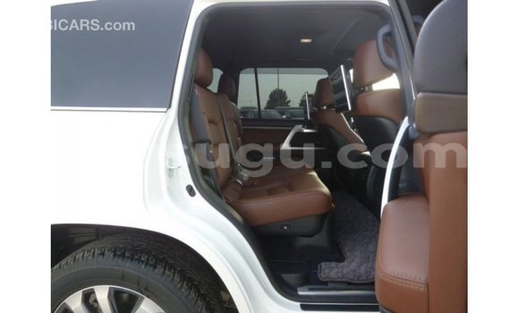 Sayi Imported Toyota Land Cruiser White Mota in Import - Dubai a Burkina Faso Sayi Imported Toyota Land Cruiser White Mota in Import - Dubai a Burkina Faso