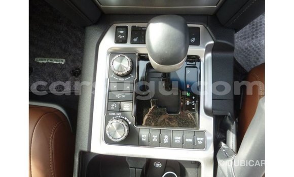 Sayi Imported Toyota Land Cruiser White Mota in Import - Dubai a Burkina Faso Sayi Imported Toyota Land Cruiser White Mota in Import - Dubai a Burkina Faso
