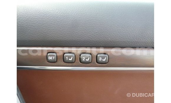 Sayi Imported Toyota Land Cruiser White Mota in Import - Dubai a Burkina Faso Sayi Imported Toyota Land Cruiser White Mota in Import - Dubai a Burkina Faso