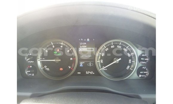 Sayi Imported Toyota Land Cruiser White Mota in Import - Dubai a Burkina Faso Sayi Imported Toyota Land Cruiser White Mota in Import - Dubai a Burkina Faso