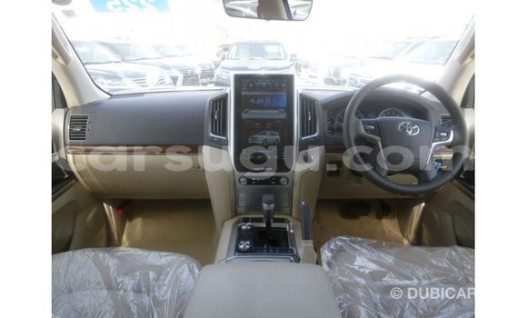 Acheter Import Voiture Toyota Land Cruiser Blanc à Import - Dubai, Burkina-Faso Acheter Import Voiture Toyota Land Cruiser Blanc à Import - Dubai, Burkina-Faso