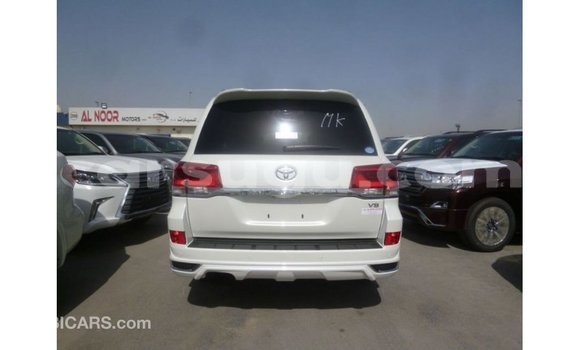 Acheter Import Voiture Toyota Land Cruiser Blanc à Import - Dubai, Burkina-Faso Acheter Import Voiture Toyota Land Cruiser Blanc à Import - Dubai, Burkina-Faso