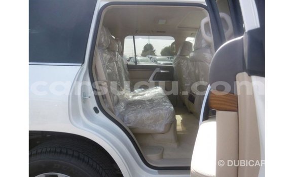 Acheter Import Voiture Toyota Land Cruiser Blanc à Import - Dubai, Burkina-Faso Acheter Import Voiture Toyota Land Cruiser Blanc à Import - Dubai, Burkina-Faso