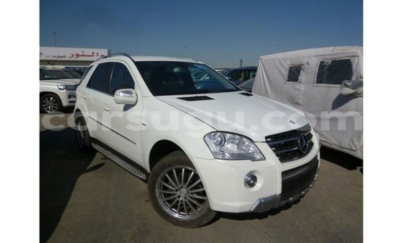 Sayi Imported Mercedes-Benz 190 White Mota in Import - Dubai a Burkina Faso Sayi Imported Mercedes-Benz 190 White Mota in Import - Dubai a Burkina Faso