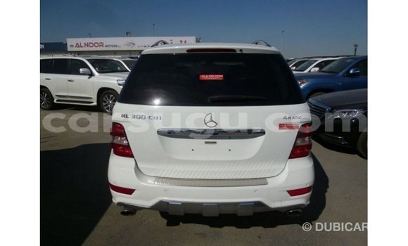 Sayi Imported Mercedes-Benz 190 White Mota in Import - Dubai a Burkina Faso Sayi Imported Mercedes-Benz 190 White Mota in Import - Dubai a Burkina Faso