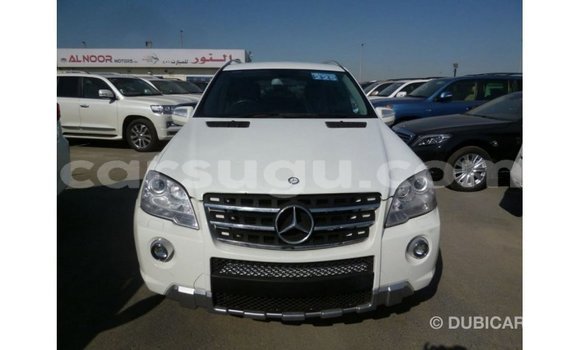 Sayi Imported Mercedes-Benz 190 White Mota in Import - Dubai a Burkina Faso Sayi Imported Mercedes-Benz 190 White Mota in Import - Dubai a Burkina Faso