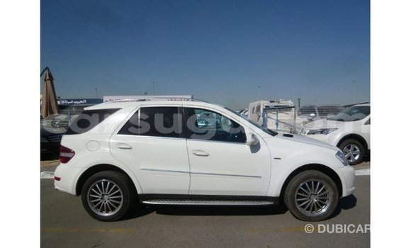 Sayi Imported Mercedes-Benz 190 White Mota in Import - Dubai a Burkina Faso Sayi Imported Mercedes-Benz 190 White Mota in Import - Dubai a Burkina Faso
