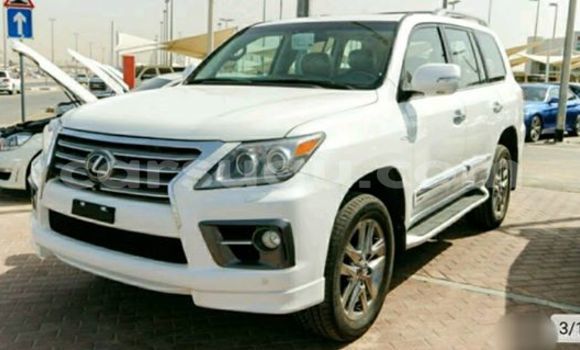 Sayi Sabo Lexus LX White Mota in Ouagadougou a Burkina Faso