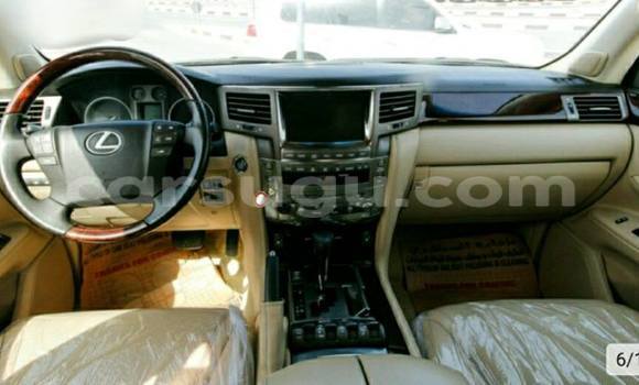 Acheter Neuf Voiture Lexus LX Blanc à Ouagadougou, Burkina-Faso Acheter Neuf Voiture Lexus LX Blanc à Ouagadougou, Burkina-Faso