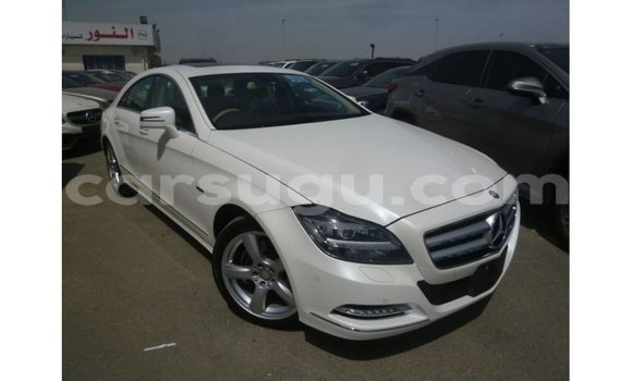 Sayi Imported Mercedes-Benz 190 White Mota in Import - Dubai a Burkina Faso Sayi Imported Mercedes-Benz 190 White Mota in Import - Dubai a Burkina Faso