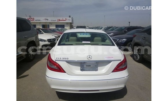 Sayi Imported Mercedes-Benz 190 White Mota in Import - Dubai a Burkina Faso Sayi Imported Mercedes-Benz 190 White Mota in Import - Dubai a Burkina Faso