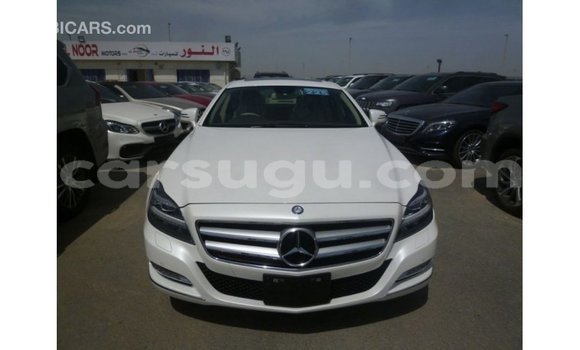 Sayi Imported Mercedes-Benz 190 White Mota in Import - Dubai a Burkina Faso Sayi Imported Mercedes-Benz 190 White Mota in Import - Dubai a Burkina Faso