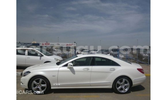 Sayi Imported Mercedes-Benz 190 White Mota in Import - Dubai a Burkina Faso Sayi Imported Mercedes-Benz 190 White Mota in Import - Dubai a Burkina Faso