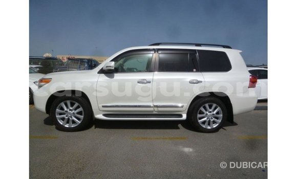Sayi Imported Toyota Land Cruiser White Mota in Import - Dubai a Burkina Faso Sayi Imported Toyota Land Cruiser White Mota in Import - Dubai a Burkina Faso