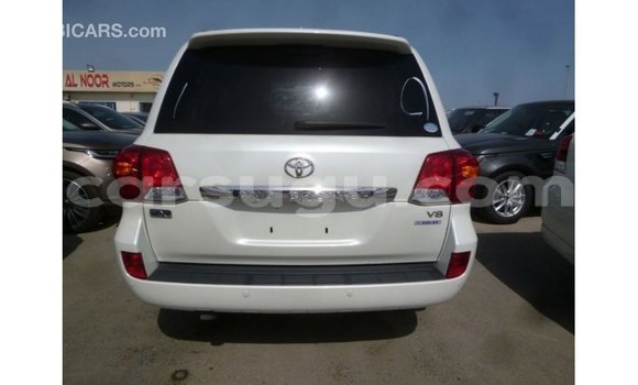 Sayi Imported Toyota Land Cruiser White Mota in Import - Dubai a Burkina Faso Sayi Imported Toyota Land Cruiser White Mota in Import - Dubai a Burkina Faso