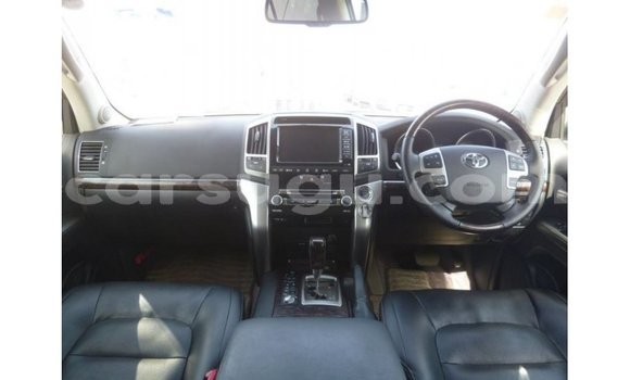Sayi Imported Toyota Land Cruiser White Mota in Import - Dubai a Burkina Faso Sayi Imported Toyota Land Cruiser White Mota in Import - Dubai a Burkina Faso