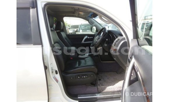 Sayi Imported Toyota Land Cruiser White Mota in Import - Dubai a Burkina Faso Sayi Imported Toyota Land Cruiser White Mota in Import - Dubai a Burkina Faso