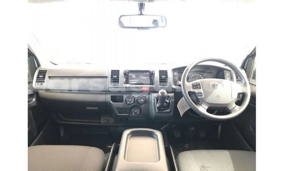 Sayi Imported Toyota Hiace White Mota in Import - Dubai a Burkina Faso Sayi Imported Toyota Hiace White Mota in Import - Dubai a Burkina Faso
