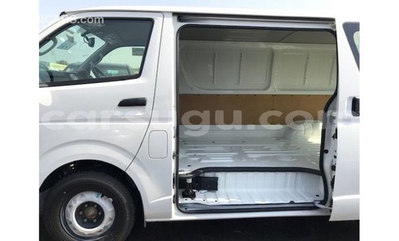 Sayi Imported Toyota Hiace White Mota in Import - Dubai a Burkina Faso Sayi Imported Toyota Hiace White Mota in Import - Dubai a Burkina Faso