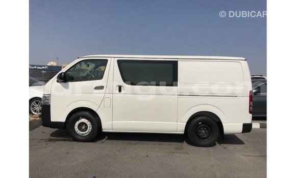 Sayi Imported Toyota Hiace White Mota in Import - Dubai a Burkina Faso Sayi Imported Toyota Hiace White Mota in Import - Dubai a Burkina Faso