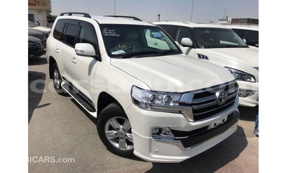 Sayi Imported Toyota Land Cruiser White Mota in Import - Dubai a Burkina Faso Sayi Imported Toyota Land Cruiser White Mota in Import - Dubai a Burkina Faso