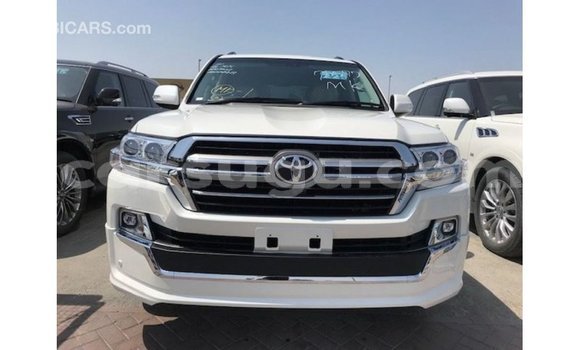 Sayi Imported Toyota Land Cruiser White Mota in Import - Dubai a Burkina Faso Sayi Imported Toyota Land Cruiser White Mota in Import - Dubai a Burkina Faso