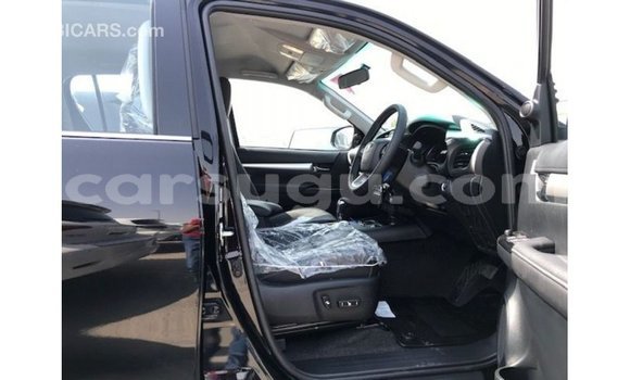 Sayi Imported Toyota Hilux Black Mota in Import - Dubai a Burkina Faso Sayi Imported Toyota Hilux Black Mota in Import - Dubai a Burkina Faso