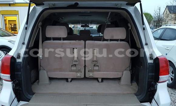Acheter Neuf Voiture Toyota Land Cruiser Blanc à Ouagadougou, Burkina-Faso Acheter Neuf Voiture Toyota Land Cruiser Blanc à Ouagadougou, Burkina-Faso