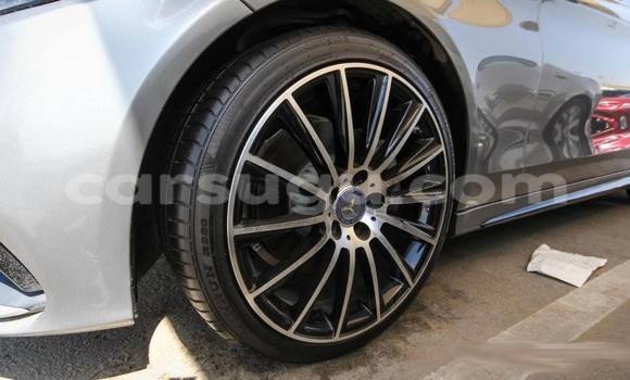 Acheter Neuf Voiture Mercedes-Benz 190 Gris à Ouagadougou, Burkina-Faso Acheter Neuf Voiture Mercedes-Benz 190 Gris à Ouagadougou, Burkina-Faso