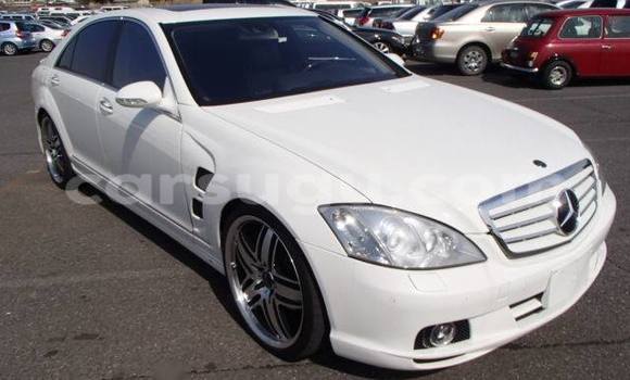 Acheter Neuf Voiture Mercedes-Benz 600 Blanc à Ouagadougou, Burkina-Faso Acheter Neuf Voiture Mercedes-Benz 600 Blanc à Ouagadougou, Burkina-Faso