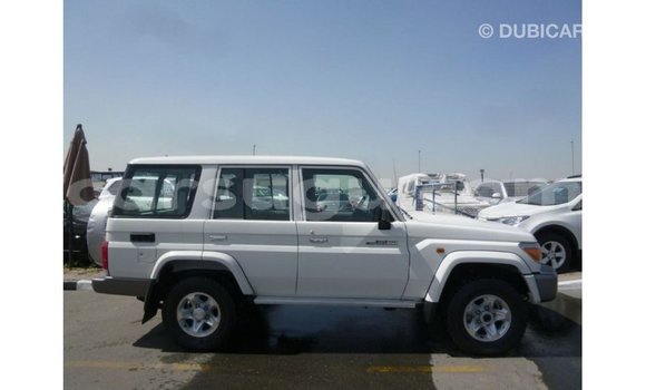 Sayi Imported Toyota Land Cruiser White Mota in Import - Dubai a Burkina Faso Sayi Imported Toyota Land Cruiser White Mota in Import - Dubai a Burkina Faso