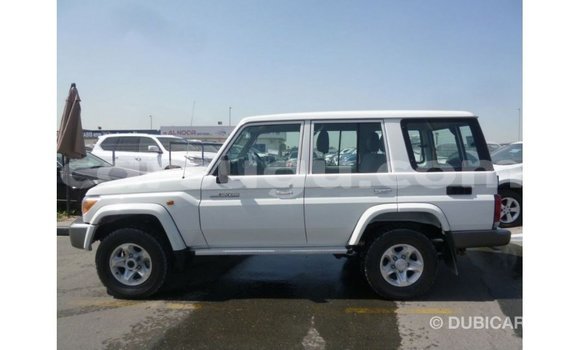 Sayi Imported Toyota Land Cruiser White Mota in Import - Dubai a Burkina Faso Sayi Imported Toyota Land Cruiser White Mota in Import - Dubai a Burkina Faso