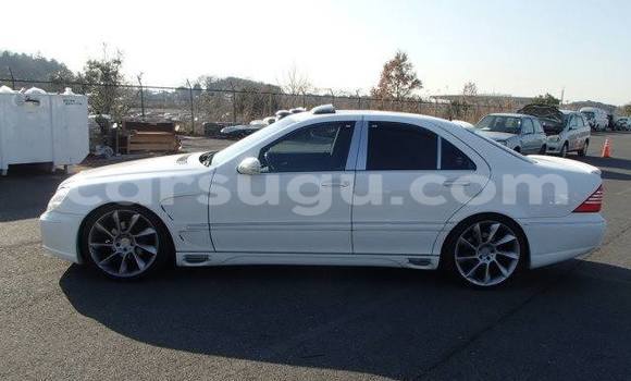 Acheter Neuf Voiture Mercedes-Benz 190 Blanc à Ouagadougou, Burkina-Faso Acheter Neuf Voiture Mercedes-Benz 190 Blanc à Ouagadougou, Burkina-Faso