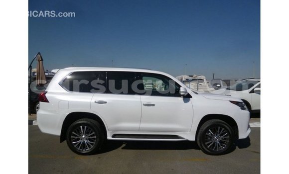 Sayi Imported Lexus LX White Mota in Import - Dubai a Burkina Faso Sayi Imported Lexus LX White Mota in Import - Dubai a Burkina Faso
