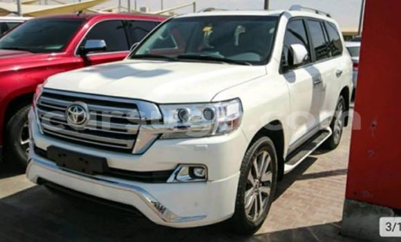 Acheter Neuf Voiture Toyota Land Cruiser Blanc à Ouagadougou, Burkina-Faso Acheter Neuf Voiture Toyota Land Cruiser Blanc à Ouagadougou, Burkina-Faso