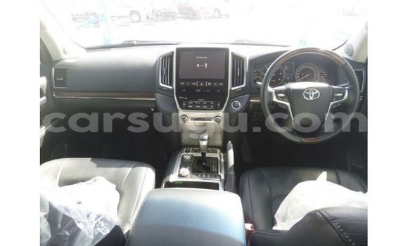 Sayi Imported Toyota Land Cruiser White Mota in Import - Dubai a Burkina Faso Sayi Imported Toyota Land Cruiser White Mota in Import - Dubai a Burkina Faso