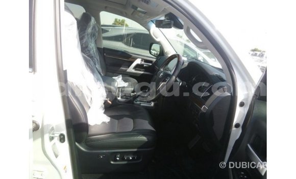 Sayi Imported Toyota Land Cruiser White Mota in Import - Dubai a Burkina Faso Sayi Imported Toyota Land Cruiser White Mota in Import - Dubai a Burkina Faso