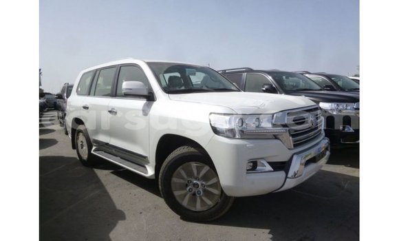 Sayi Imported Toyota Land Cruiser White Mota in Import - Dubai a Burkina Faso Sayi Imported Toyota Land Cruiser White Mota in Import - Dubai a Burkina Faso
