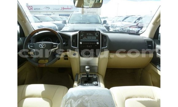 Sayi Imported Toyota Land Cruiser White Mota in Import - Dubai a Burkina Faso Sayi Imported Toyota Land Cruiser White Mota in Import - Dubai a Burkina Faso
