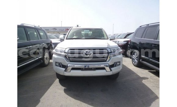 Sayi Imported Toyota Land Cruiser White Mota in Import - Dubai a Burkina Faso Sayi Imported Toyota Land Cruiser White Mota in Import - Dubai a Burkina Faso