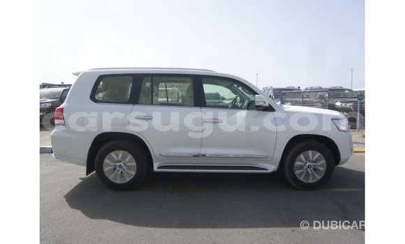 Sayi Imported Toyota Land Cruiser White Mota in Import - Dubai a Burkina Faso Sayi Imported Toyota Land Cruiser White Mota in Import - Dubai a Burkina Faso