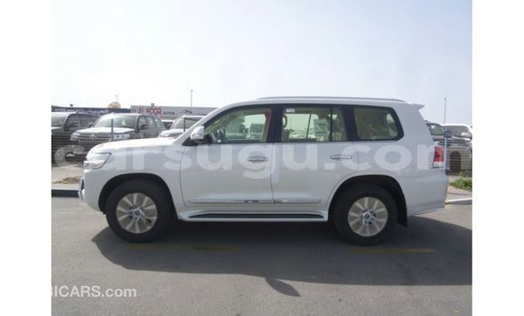 Sayi Imported Toyota Land Cruiser White Mota in Import - Dubai a Burkina Faso Sayi Imported Toyota Land Cruiser White Mota in Import - Dubai a Burkina Faso