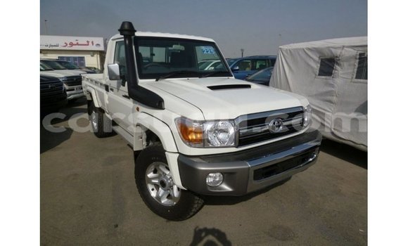 Sayi Imported Toyota Land Cruiser White Mota in Import - Dubai a Burkina Faso Sayi Imported Toyota Land Cruiser White Mota in Import - Dubai a Burkina Faso