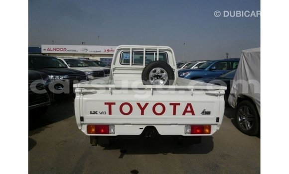Sayi Imported Toyota Land Cruiser White Mota in Import - Dubai a Burkina Faso Sayi Imported Toyota Land Cruiser White Mota in Import - Dubai a Burkina Faso