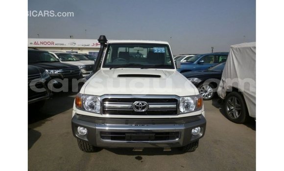 Sayi Imported Toyota Land Cruiser White Mota in Import - Dubai a Burkina Faso Sayi Imported Toyota Land Cruiser White Mota in Import - Dubai a Burkina Faso