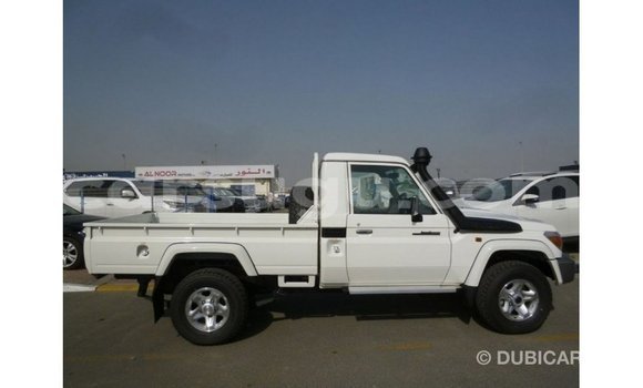 Sayi Imported Toyota Land Cruiser White Mota in Import - Dubai a Burkina Faso Sayi Imported Toyota Land Cruiser White Mota in Import - Dubai a Burkina Faso